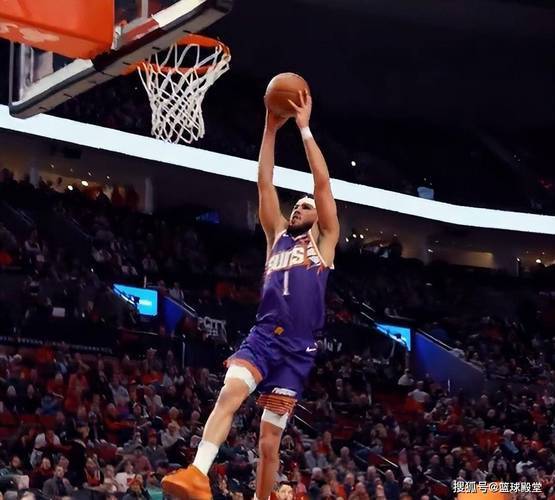 西班牙男篮逆转雄鹿B队,布克高光表现的简单介绍 西班牙男篮逆转雄鹿B队,布克高光表现的简单介绍