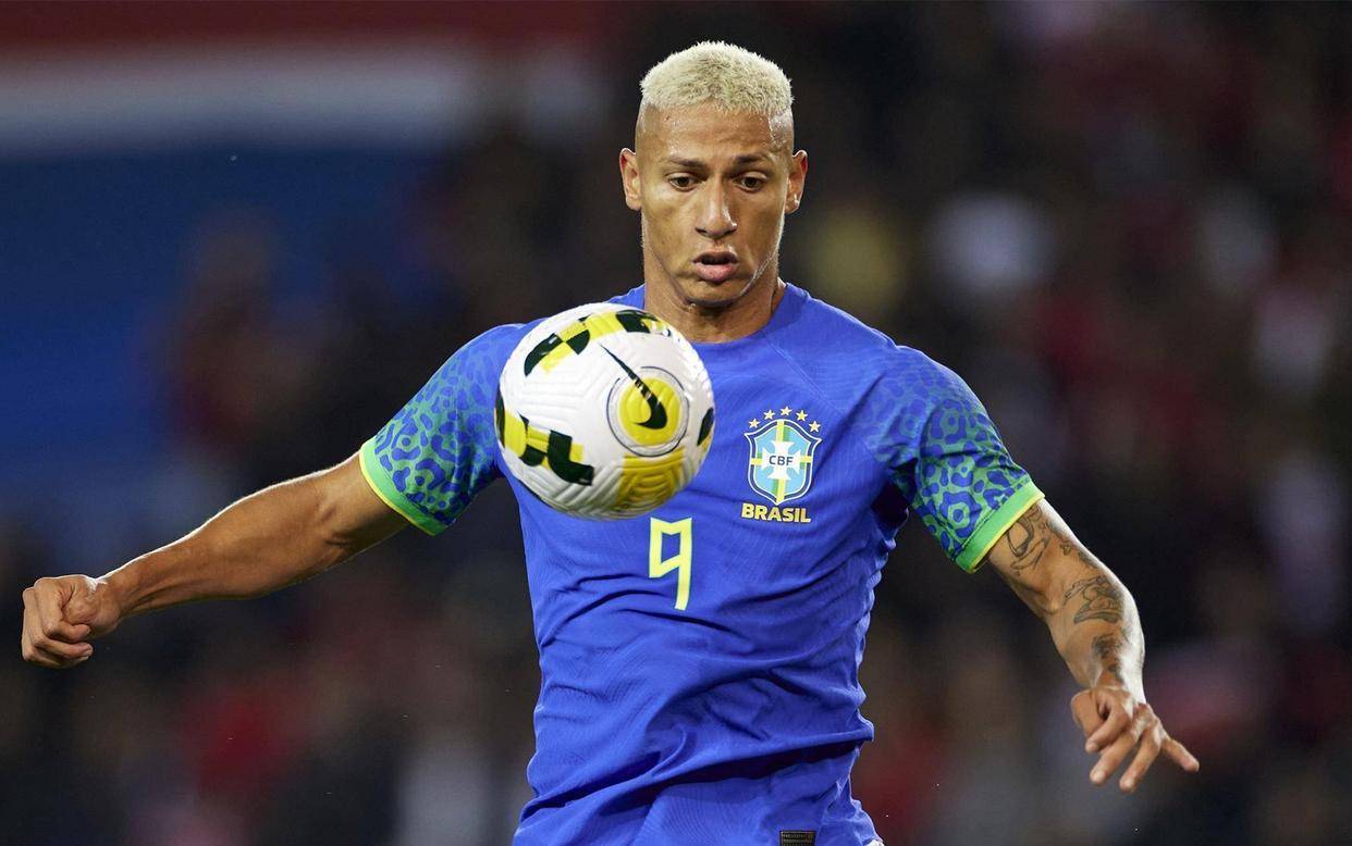 巴西轻取韩国，孔蒂三分雨点燃全场的简单介绍