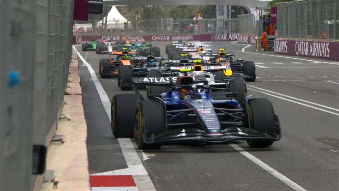 包含威廉姆斯完胜索伯车队，皮亚斯特里统治全场的词条