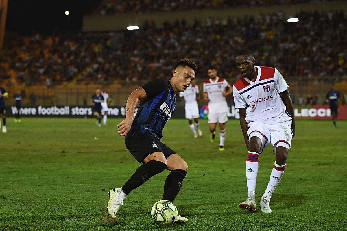 包含里昂球员表现出色，领先排名赛事前六名的词条