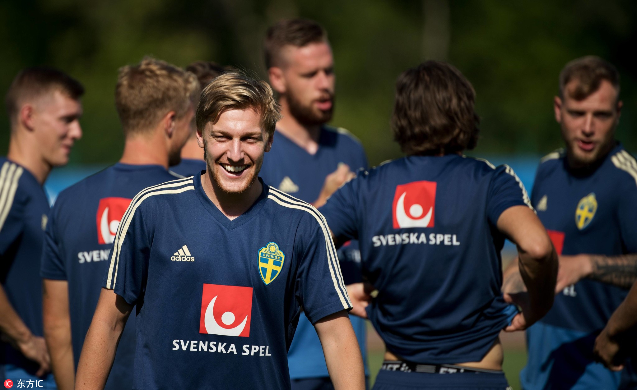 包含瑞典队实力可观，欧锦赛资格赛前景看好的词条