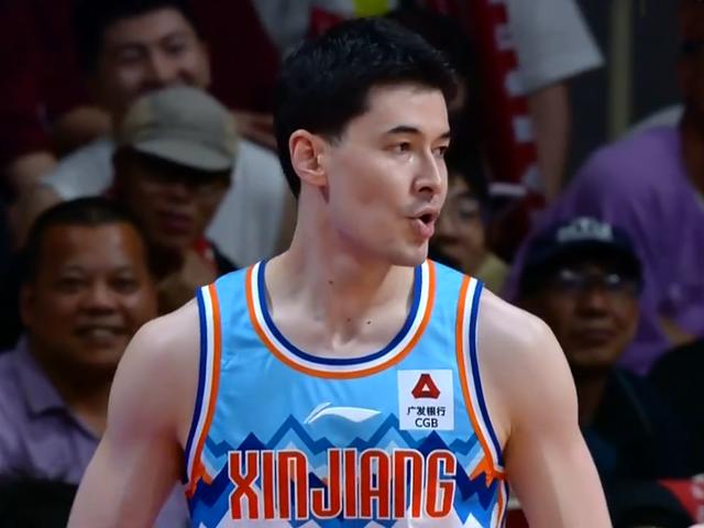 青海男篮高效攻防，实现反超