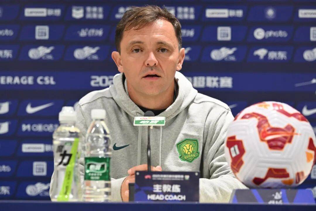 大败狂欢,球员们锁定胜利希望的简单介绍 大败狂欢,球员们锁定胜利希望的简单介绍