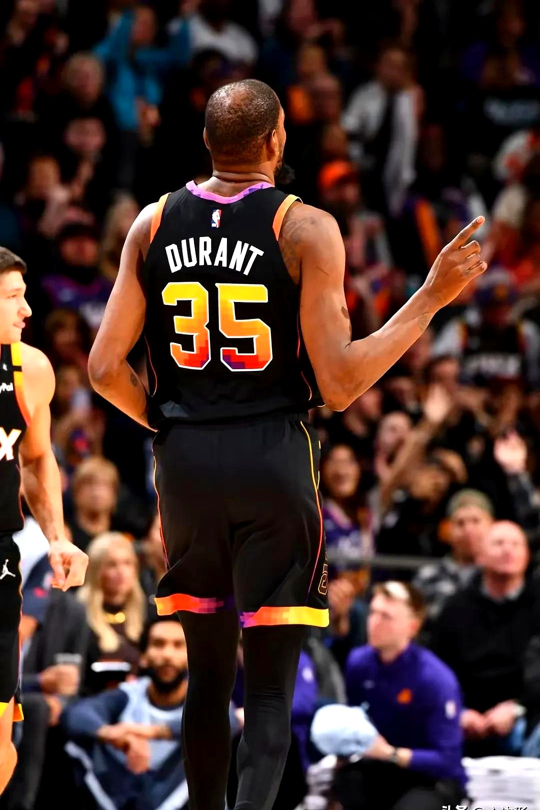 雷霆队主场遭遇惨败，面对劲敌