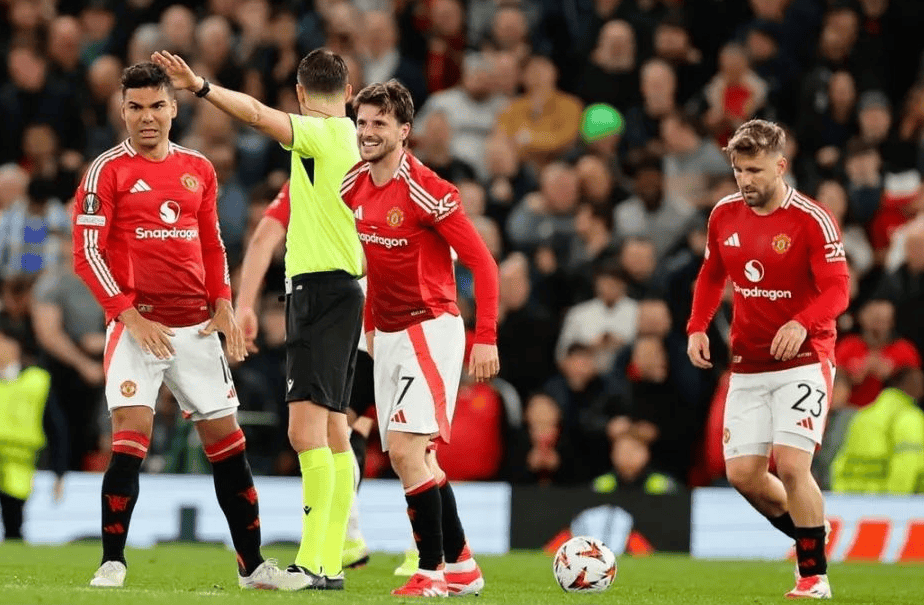 曼联主场大胜狼队,稳固前进 曼联主场大胜狼队,稳固前进