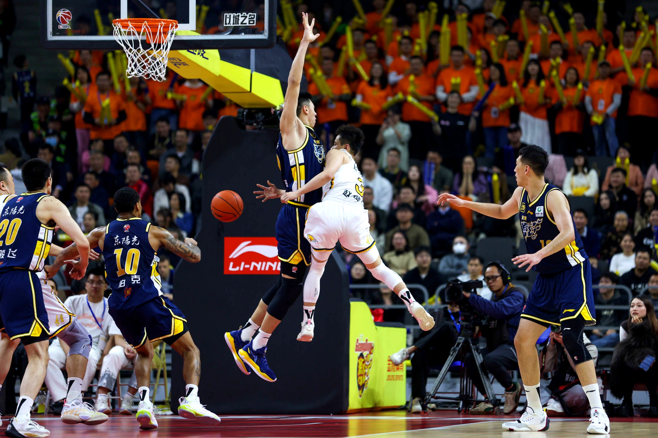 辽宁队轻取湖人，杜兰特统治全场