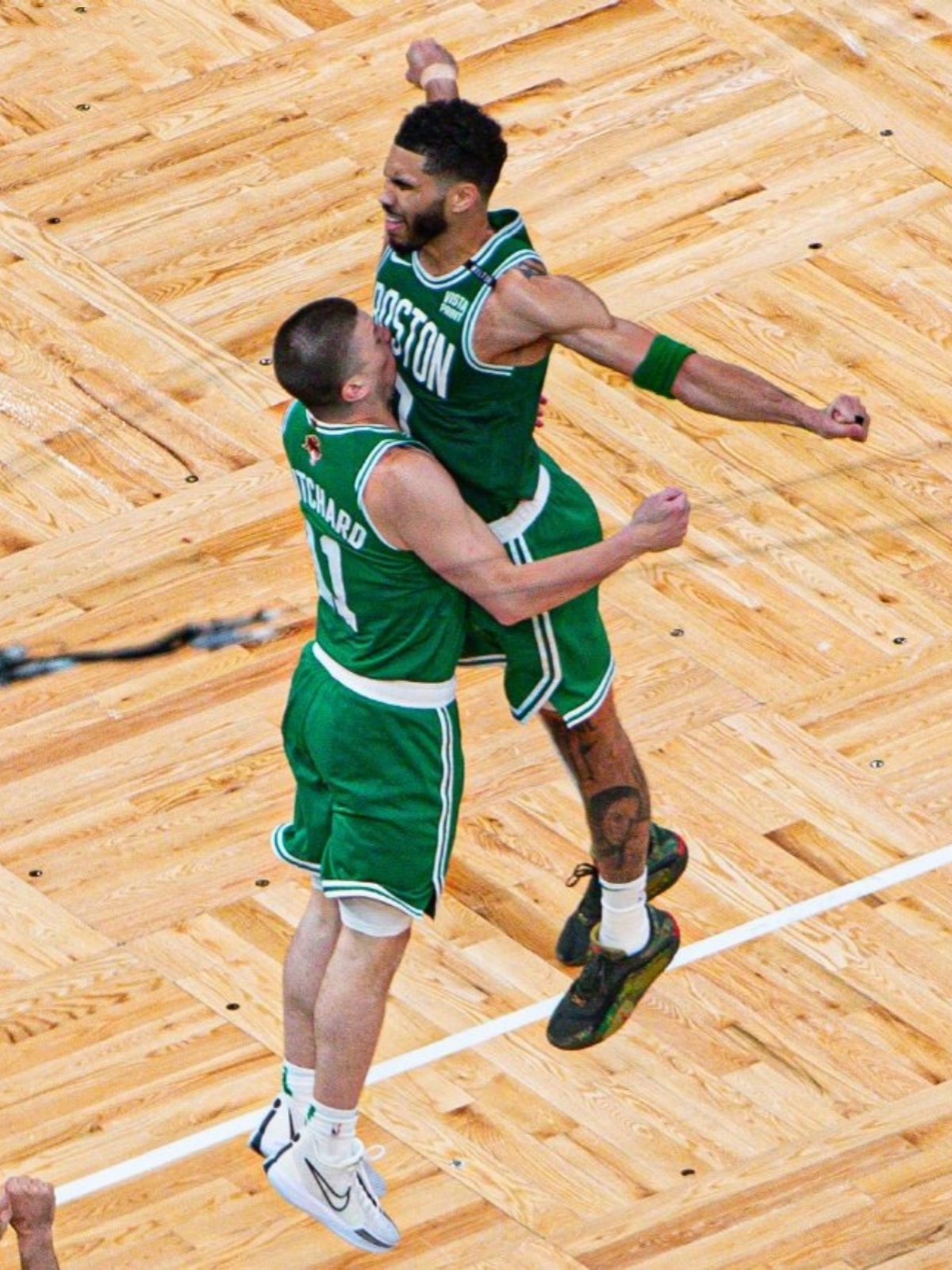 猛龙力克爵士,塔图姆送出助攻 猛龙力克爵士,塔图姆送出助攻