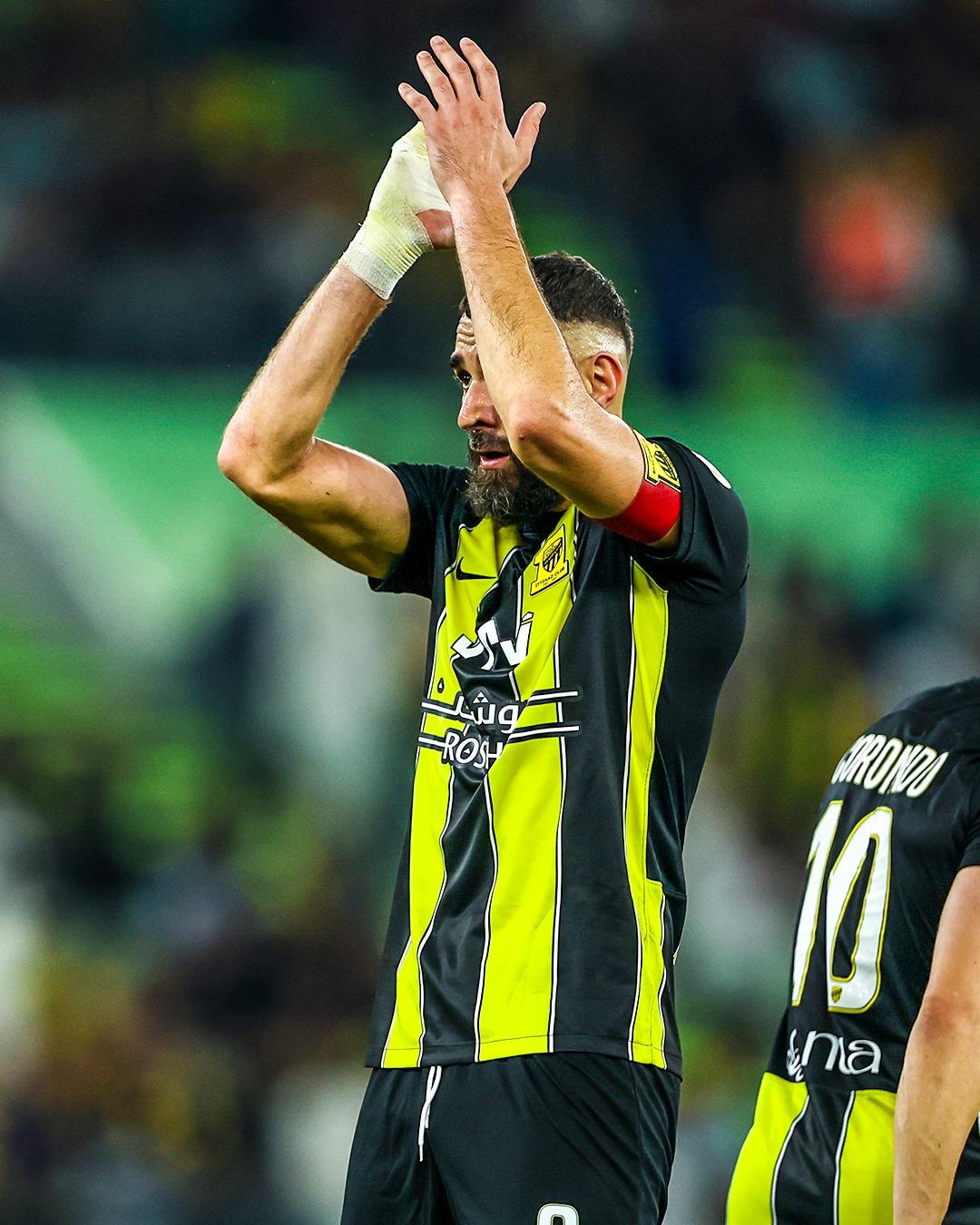 关于瓦伦西亚险胜曼联,本泽马完成帽子戏法的信息 关于瓦伦西亚险胜曼联,本泽马完成帽子戏法的信息