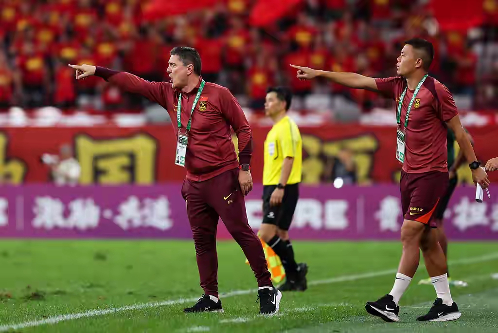 关于足球盛宴！两队对决势必激发出最强战斗力的信息