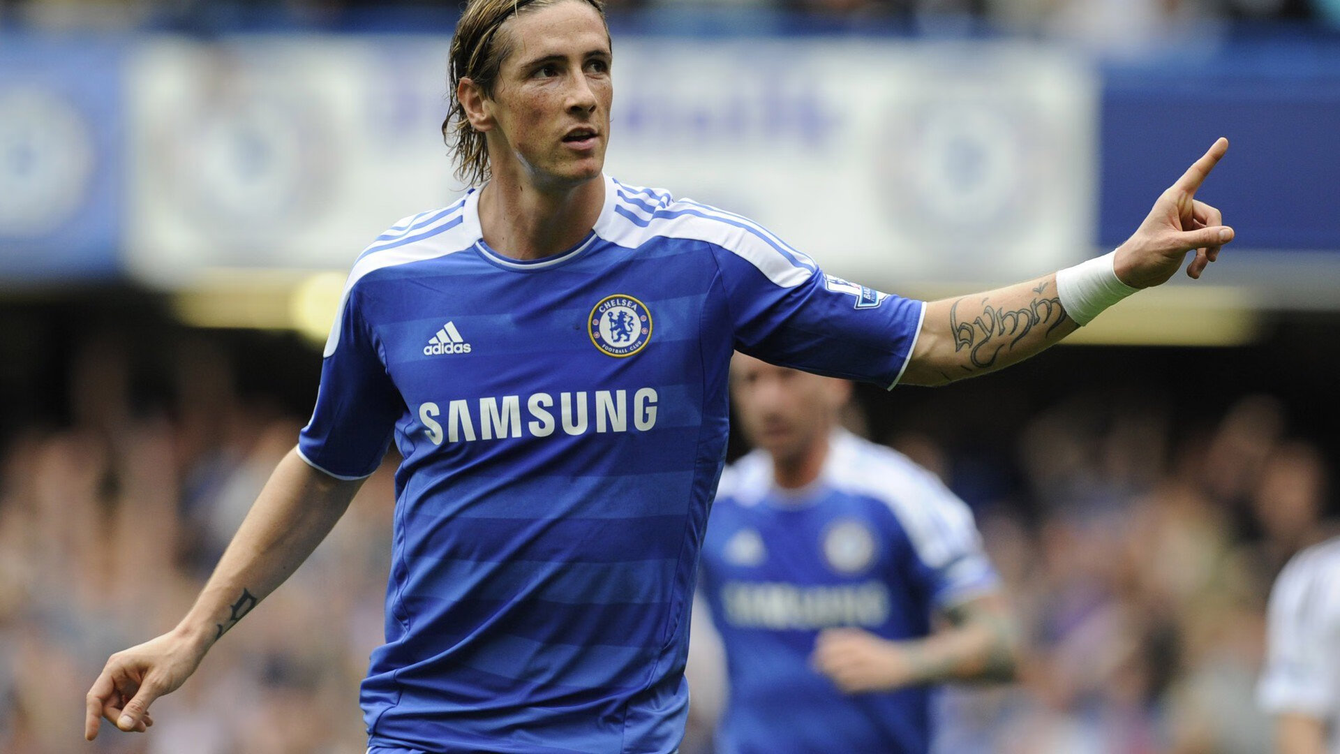 紫金风暴席卷津门,湖人完胜天津队,克莱带队诠释冠军底蕴